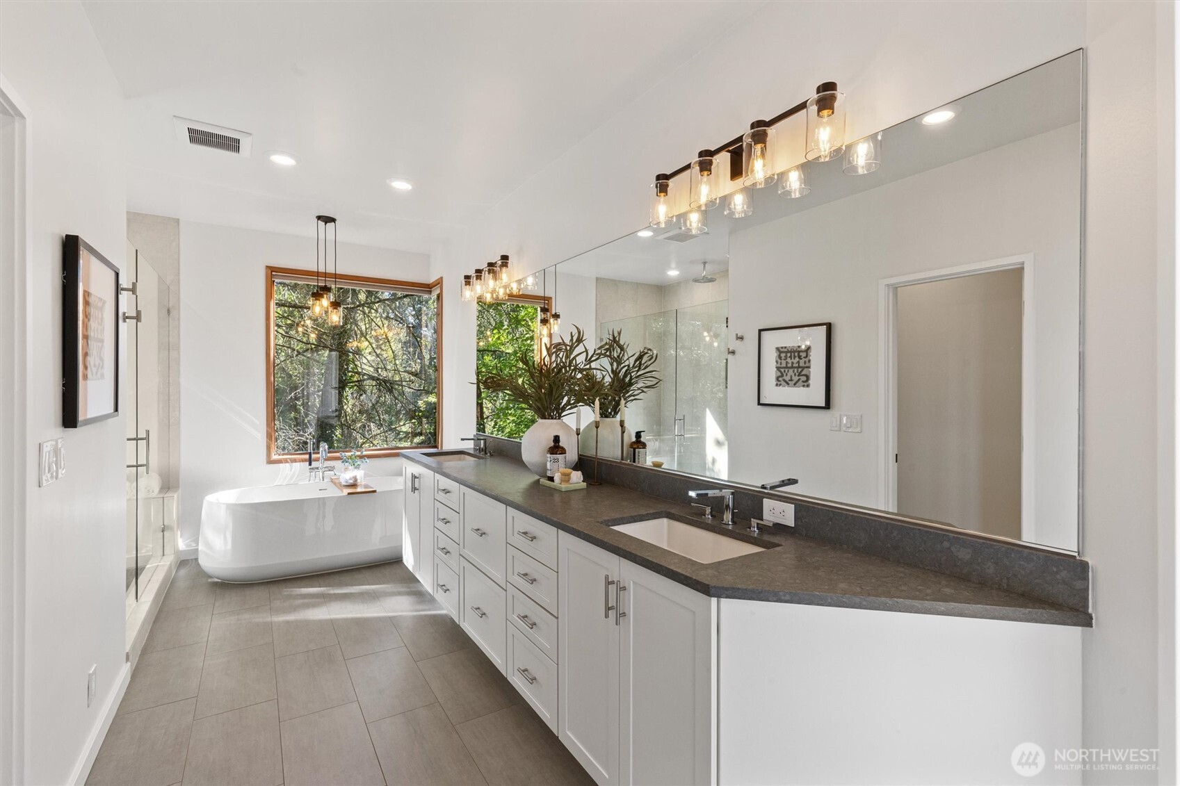 5970 NE Arrowhead Drive , Kenmore, WA 98028