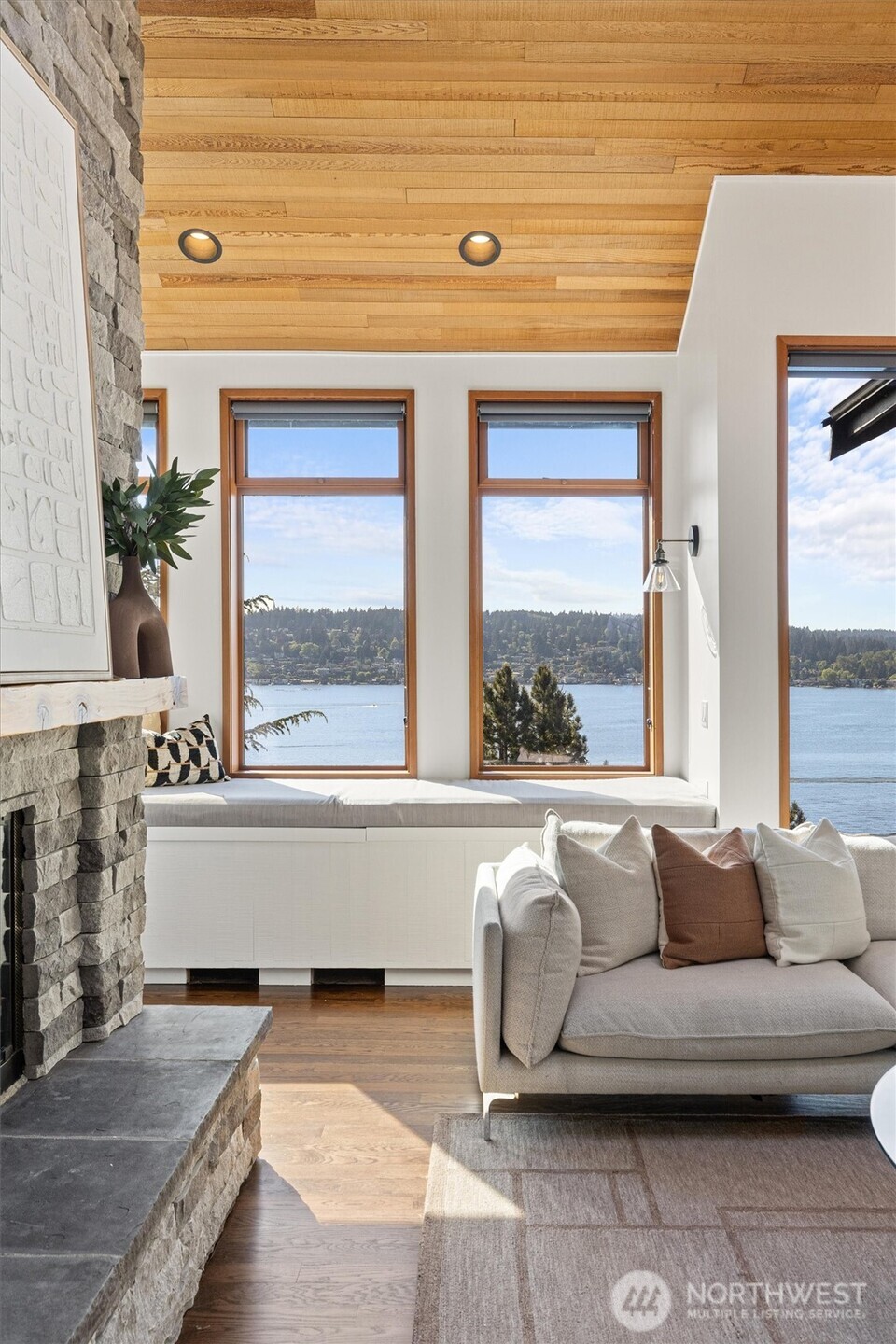 5970 NE Arrowhead Drive , Kenmore, WA 98028
