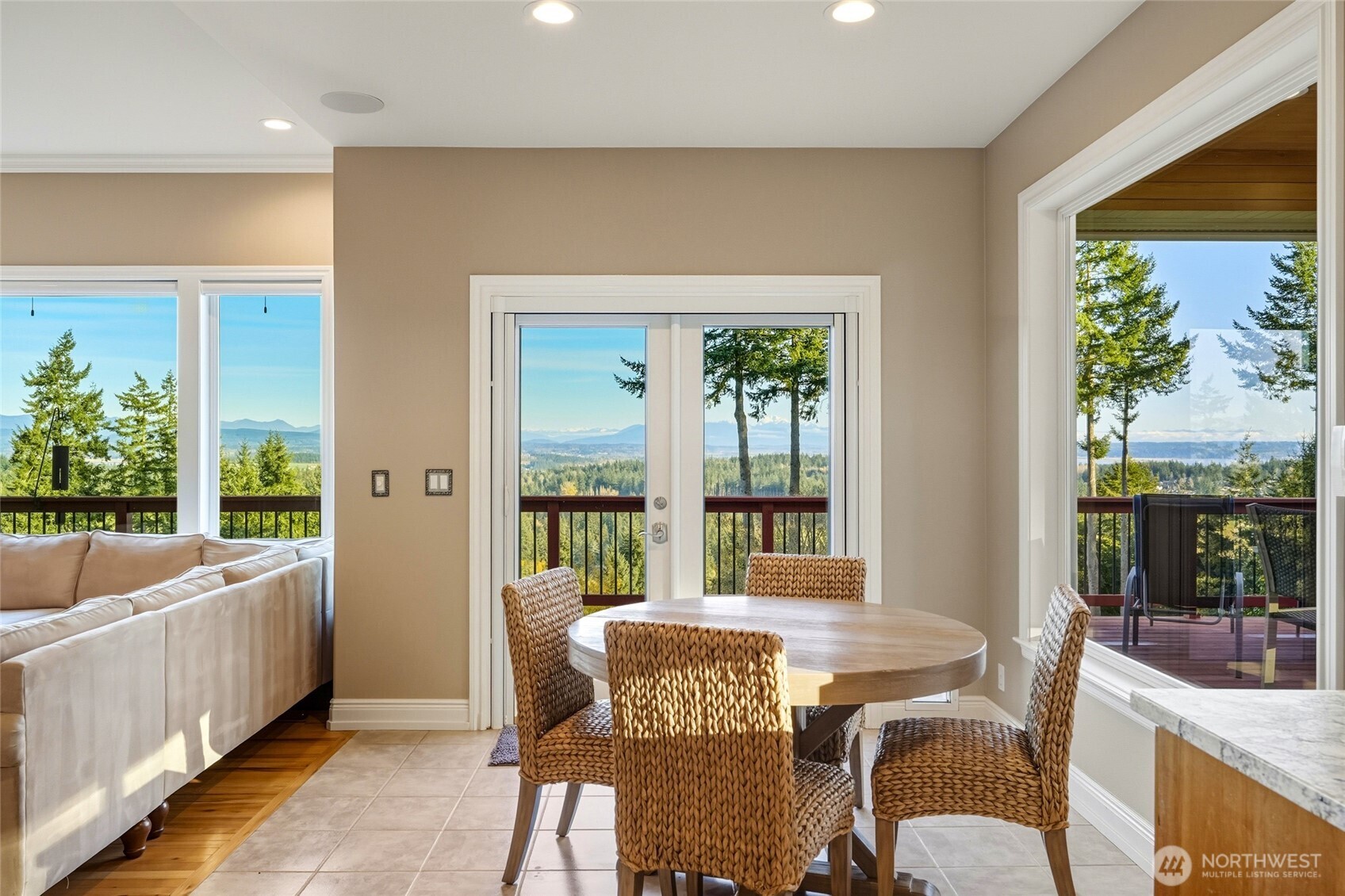 514 Wayne's Ridge Circle , Camano Island, WA 98282