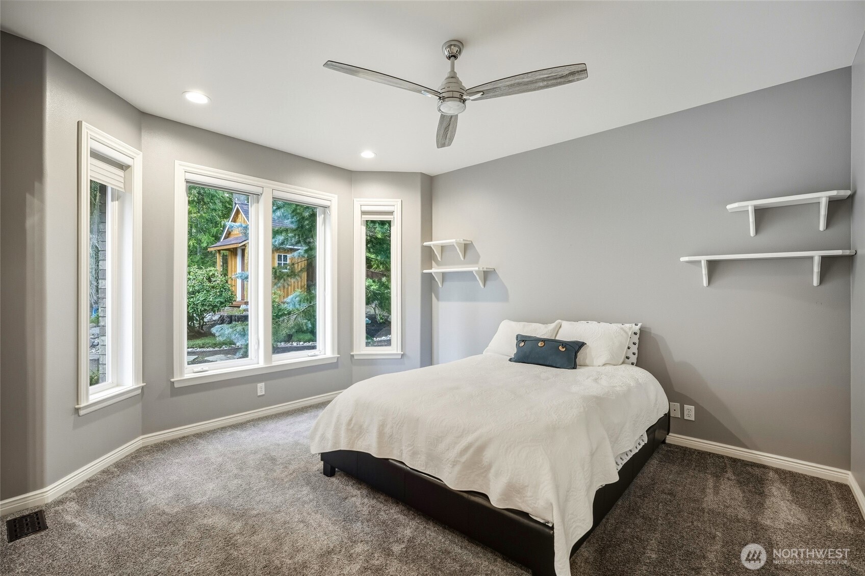 514 Wayne's Ridge Circle , Camano Island, WA 98282