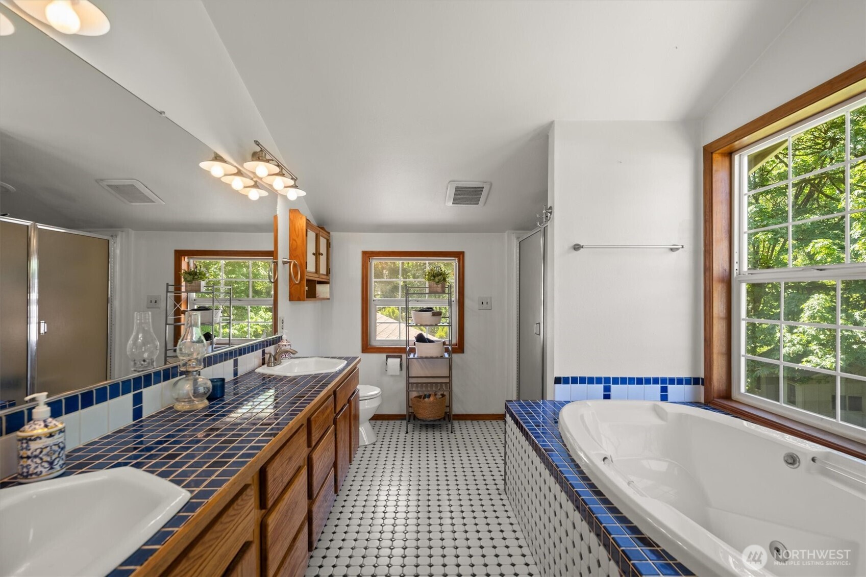 672 Walker Road , Kelso, WA 98626