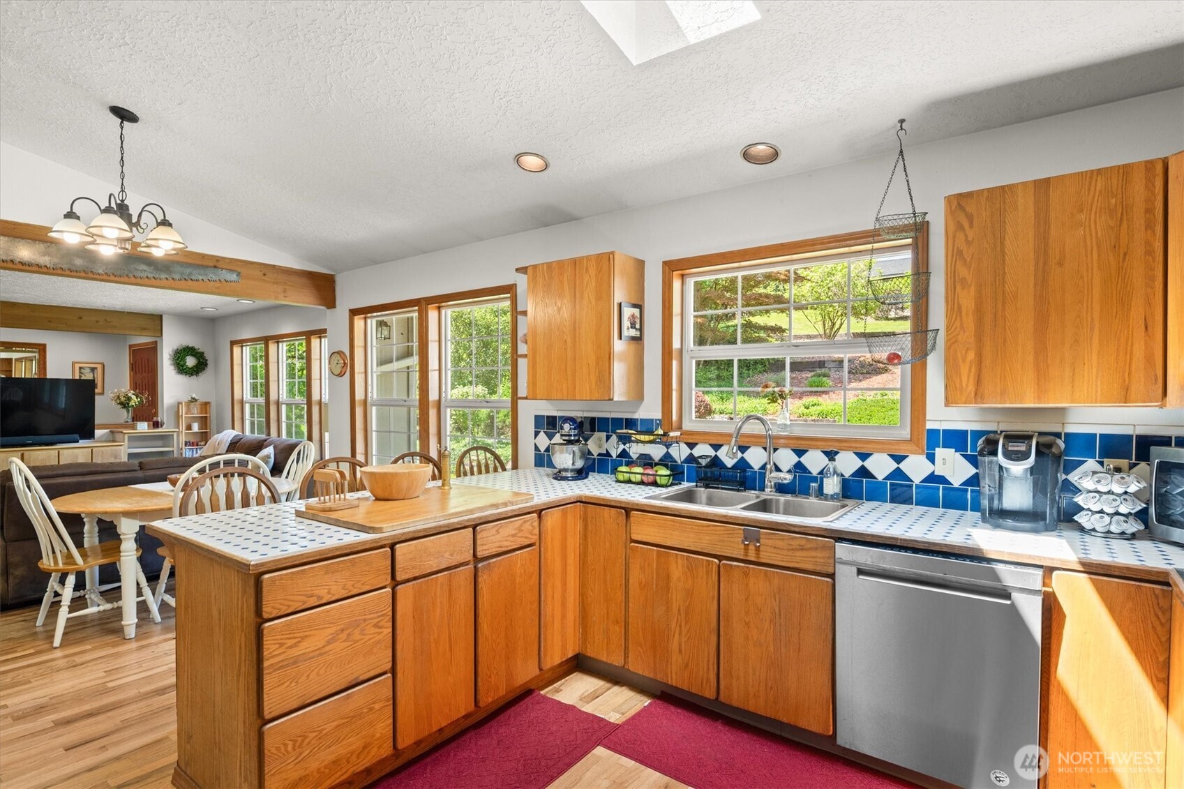 672 Walker Road , Kelso, WA 98626