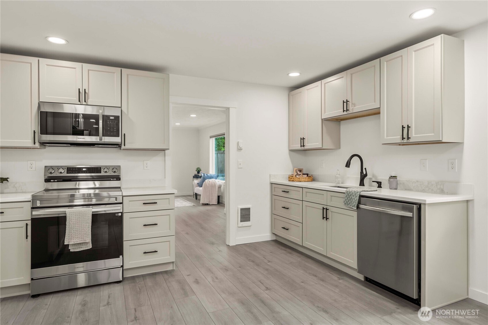 10112 SE 200th Street , Kent, WA 98031