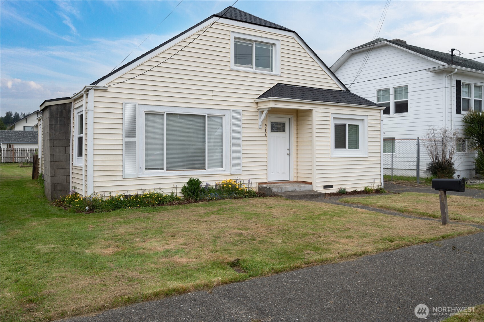 912 1st Street , Hoquiam, WA 98550