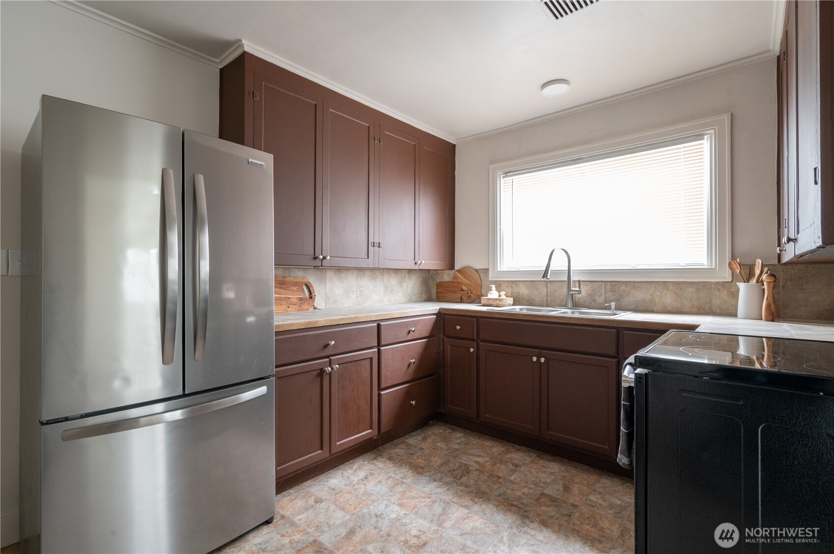 912 1st Street , Hoquiam, WA 98550