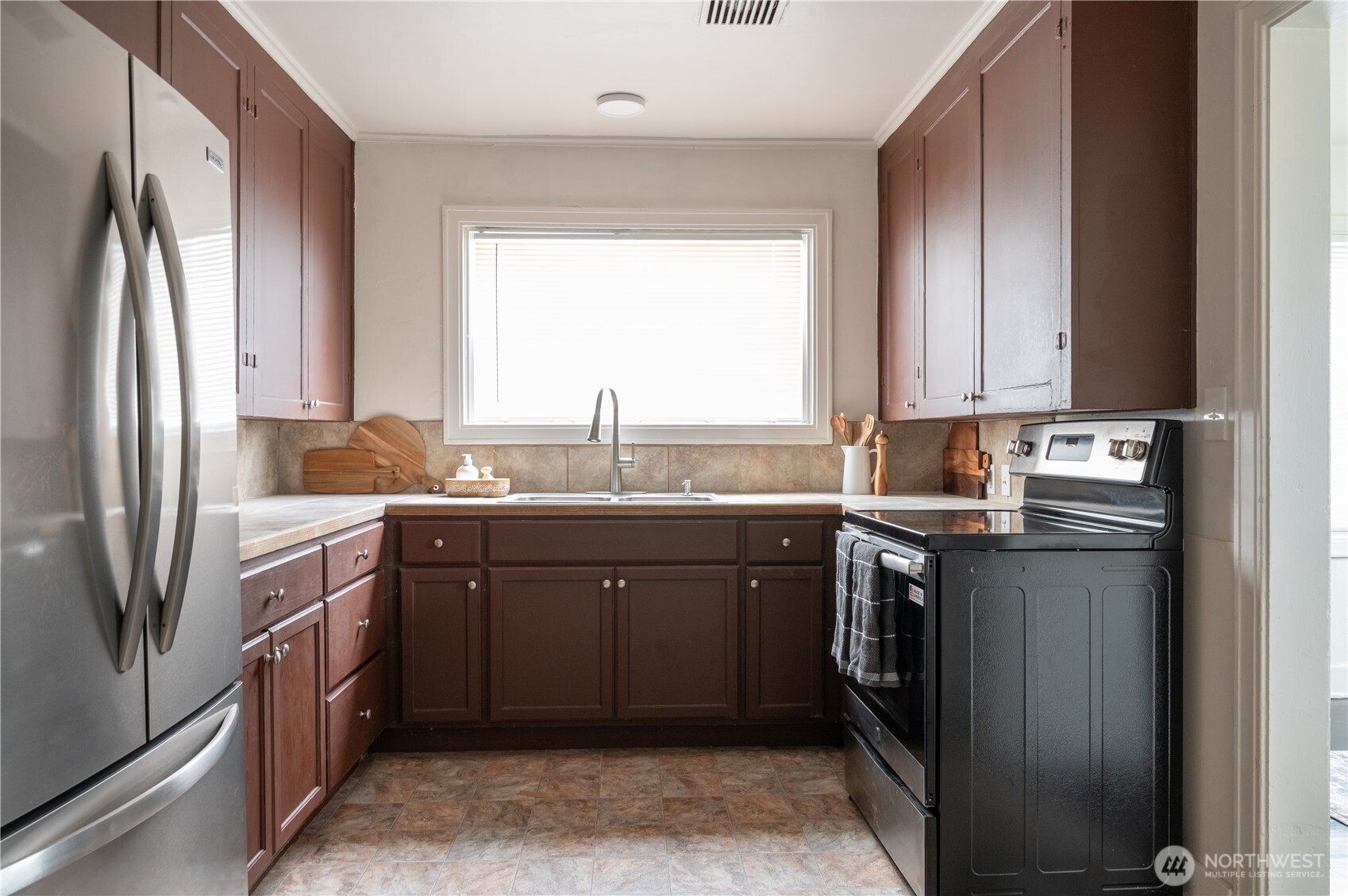 912 1st Street , Hoquiam, WA 98550