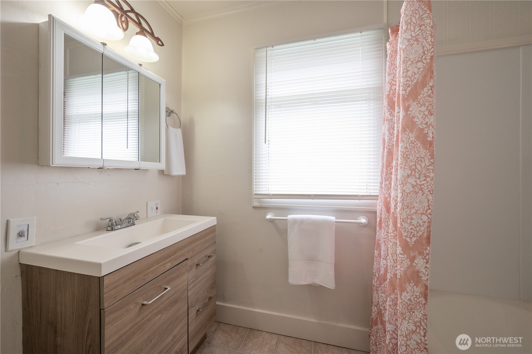912 1st Street , Hoquiam, WA 98550