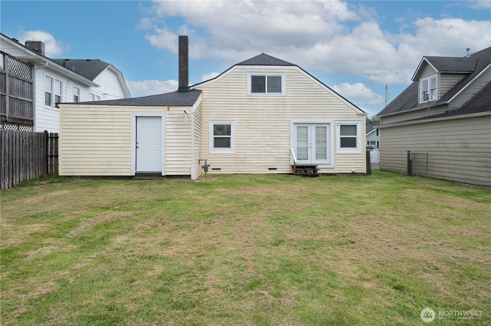 912 1st Street , Hoquiam, WA 98550
