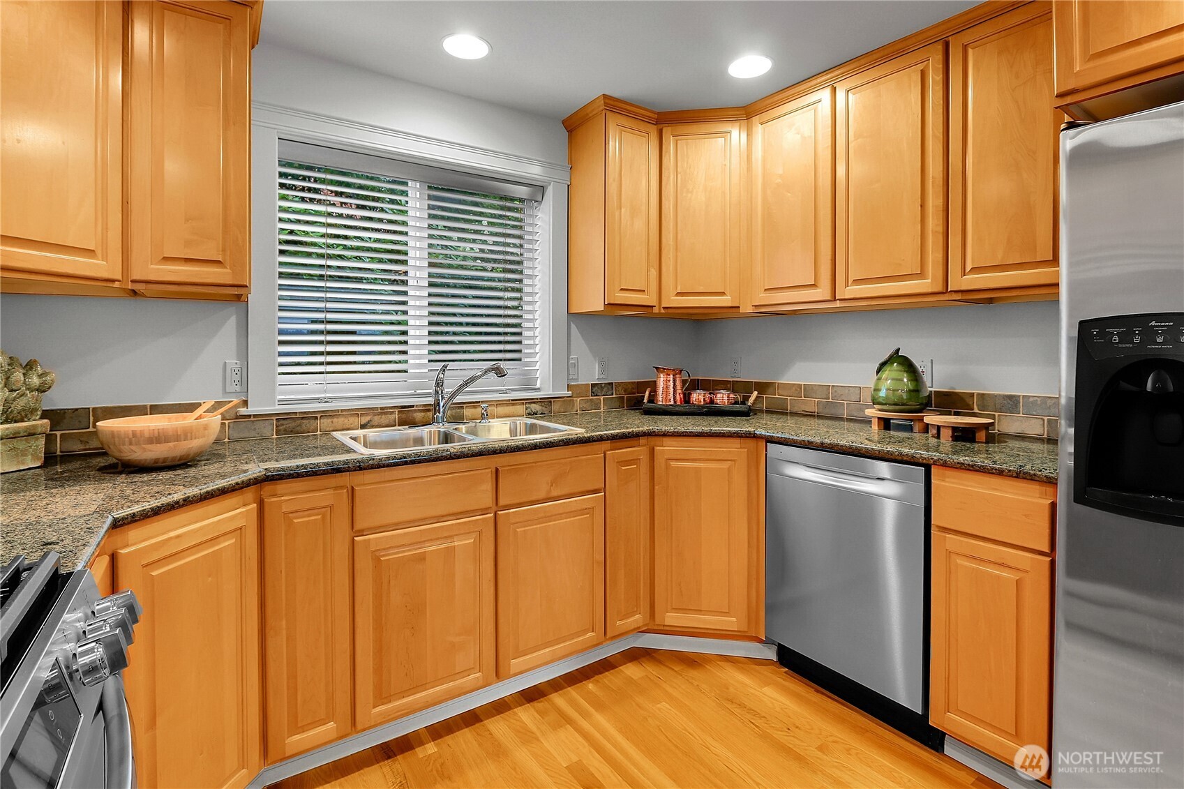 815 2nd Avenue N #A, Seattle, WA 98109
