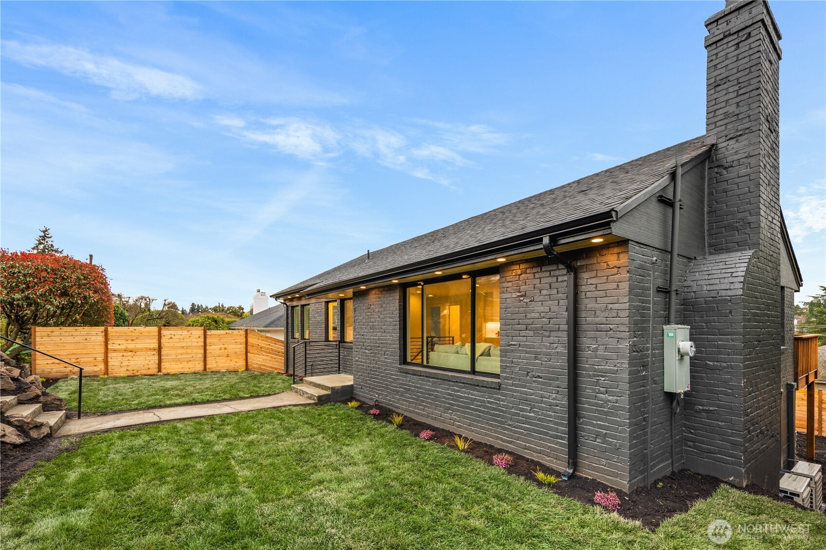 2518 36th Avenue W, Seattle, WA 98199