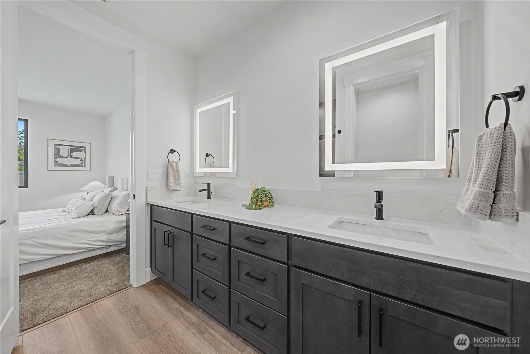 585 S Perry Avenue , East Wenatchee, WA 98802