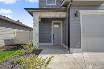 585 S Perry Avenue , East Wenatchee, WA 98802 - Photo 3
