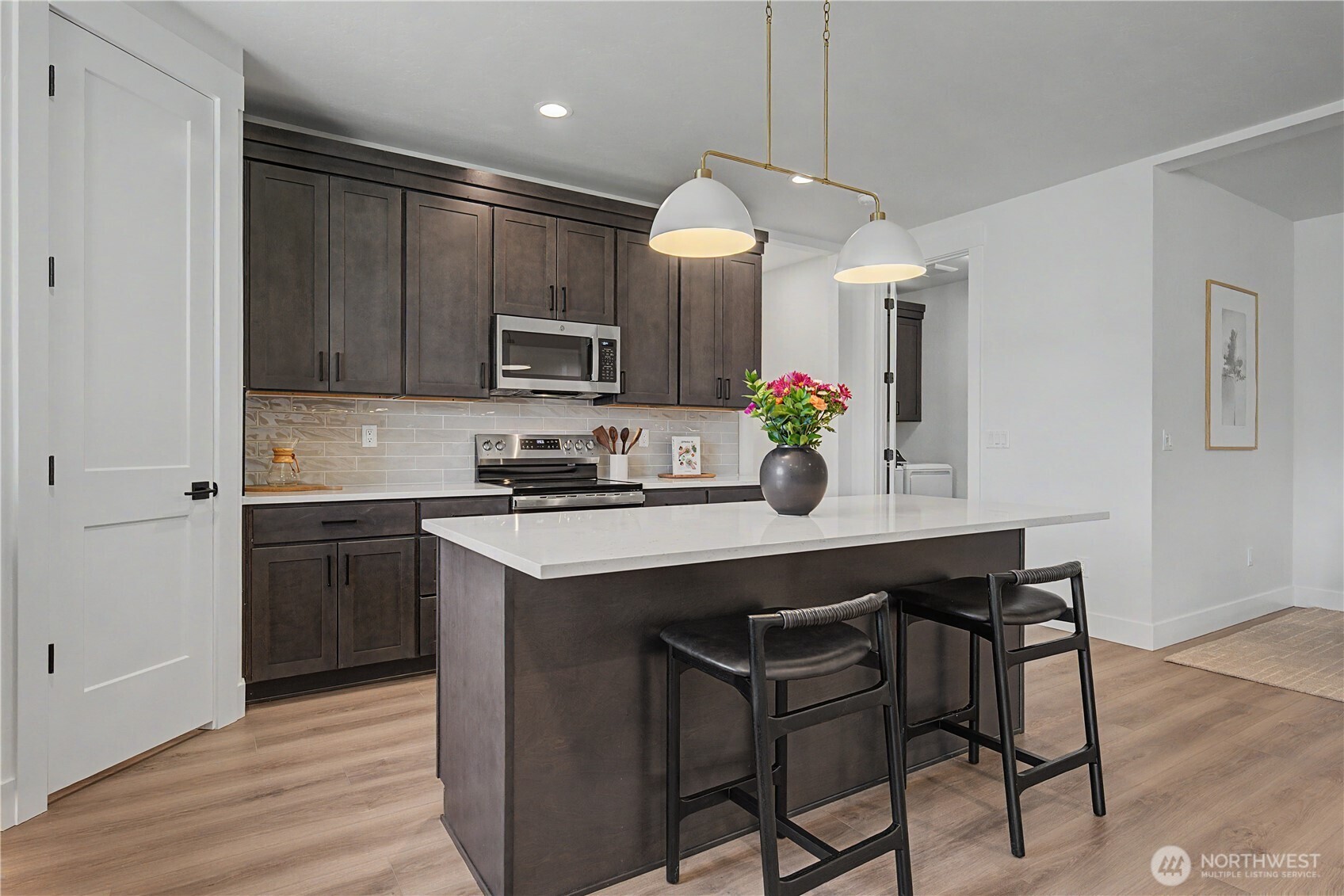 585 S Perry Avenue , East Wenatchee, WA 98802