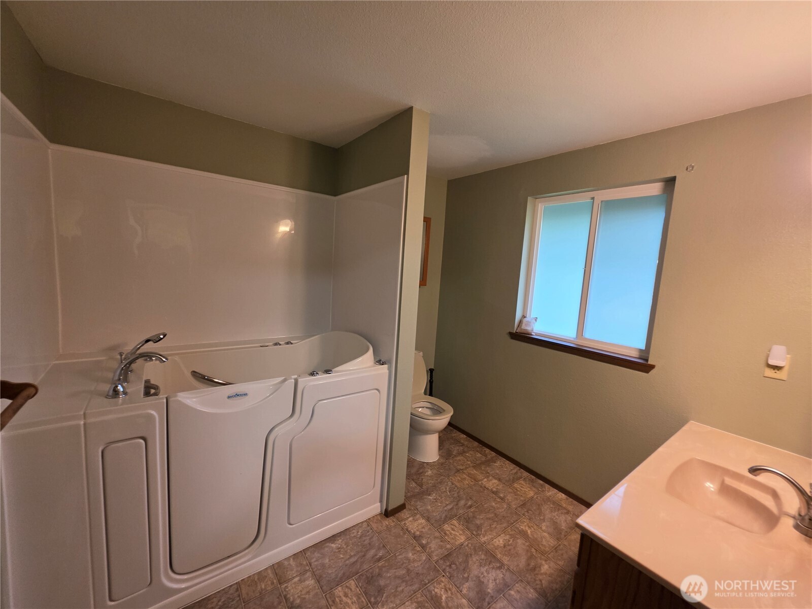 130 NE Evergreen Drive , Tahuya, WA 98588