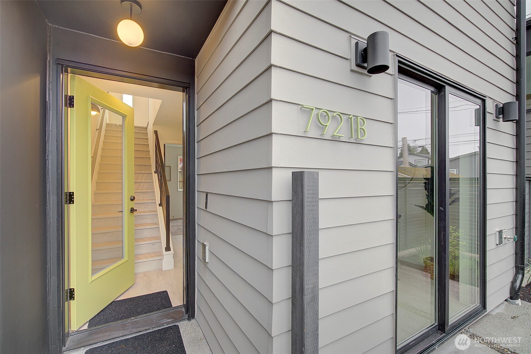 7912 34th Avenue SW #B, Seattle, WA 98126