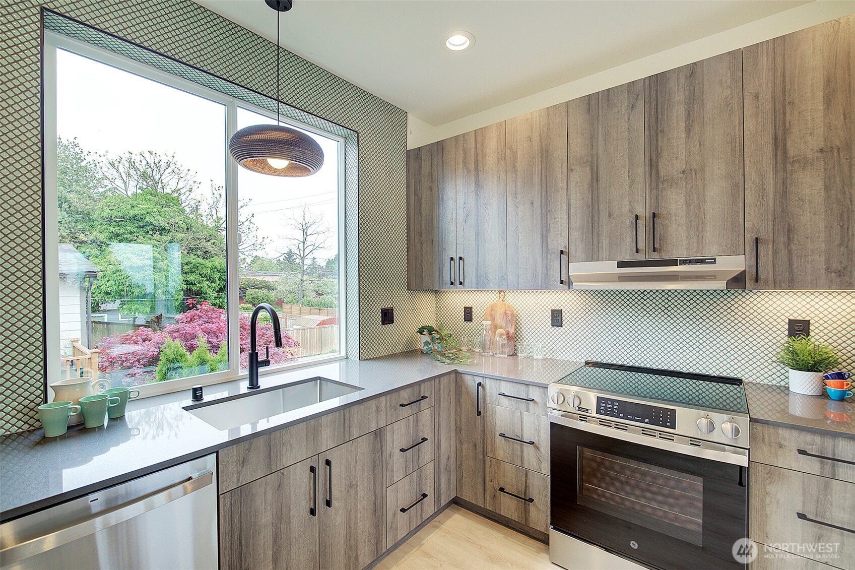 7912 34th Avenue SW #B, Seattle, WA 98126
