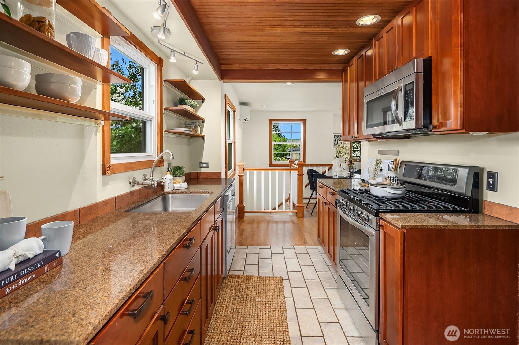 5519 18th Avenue S, Seattle, WA 98108