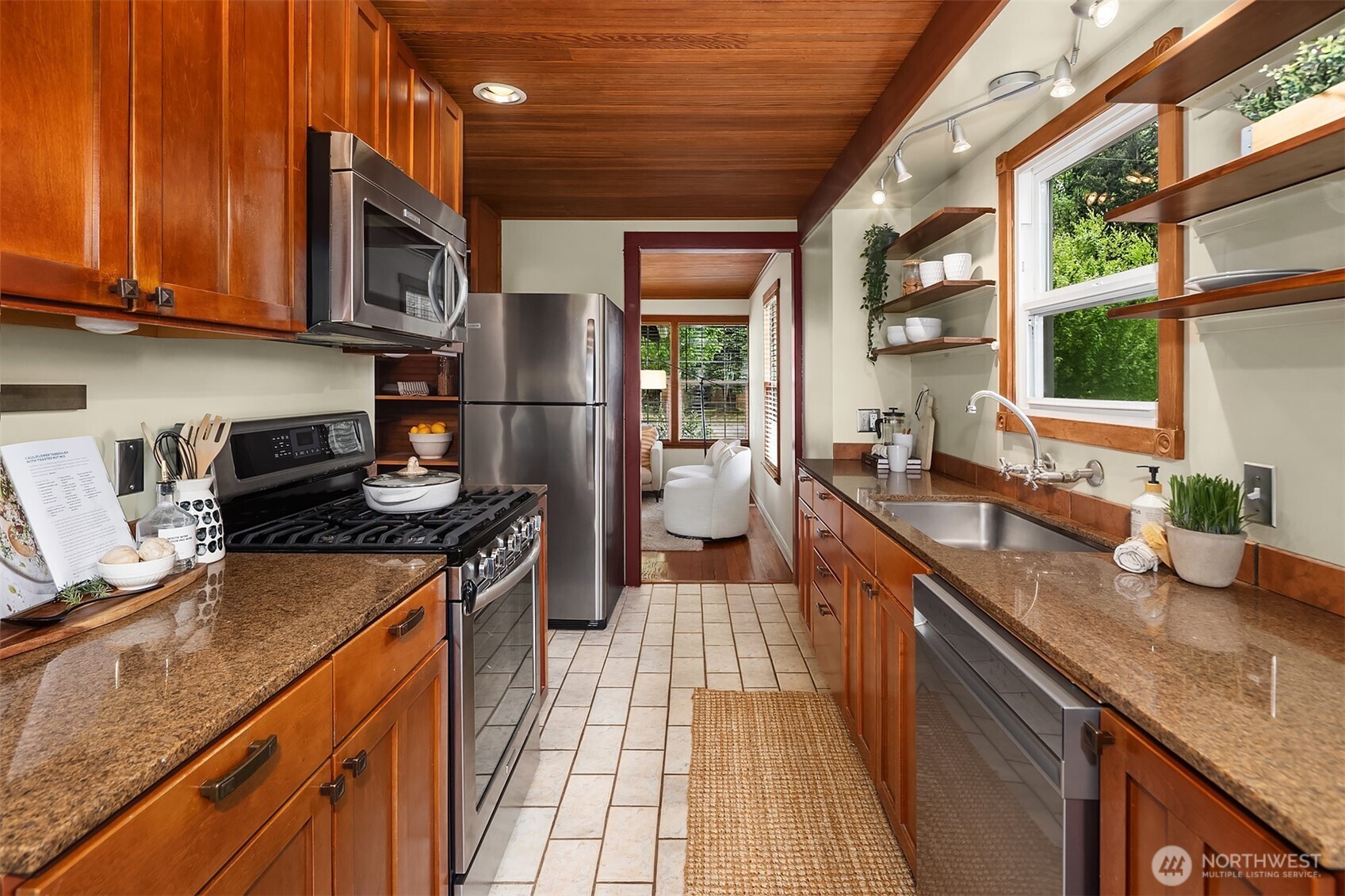 5519 18th Avenue S, Seattle, WA 98108