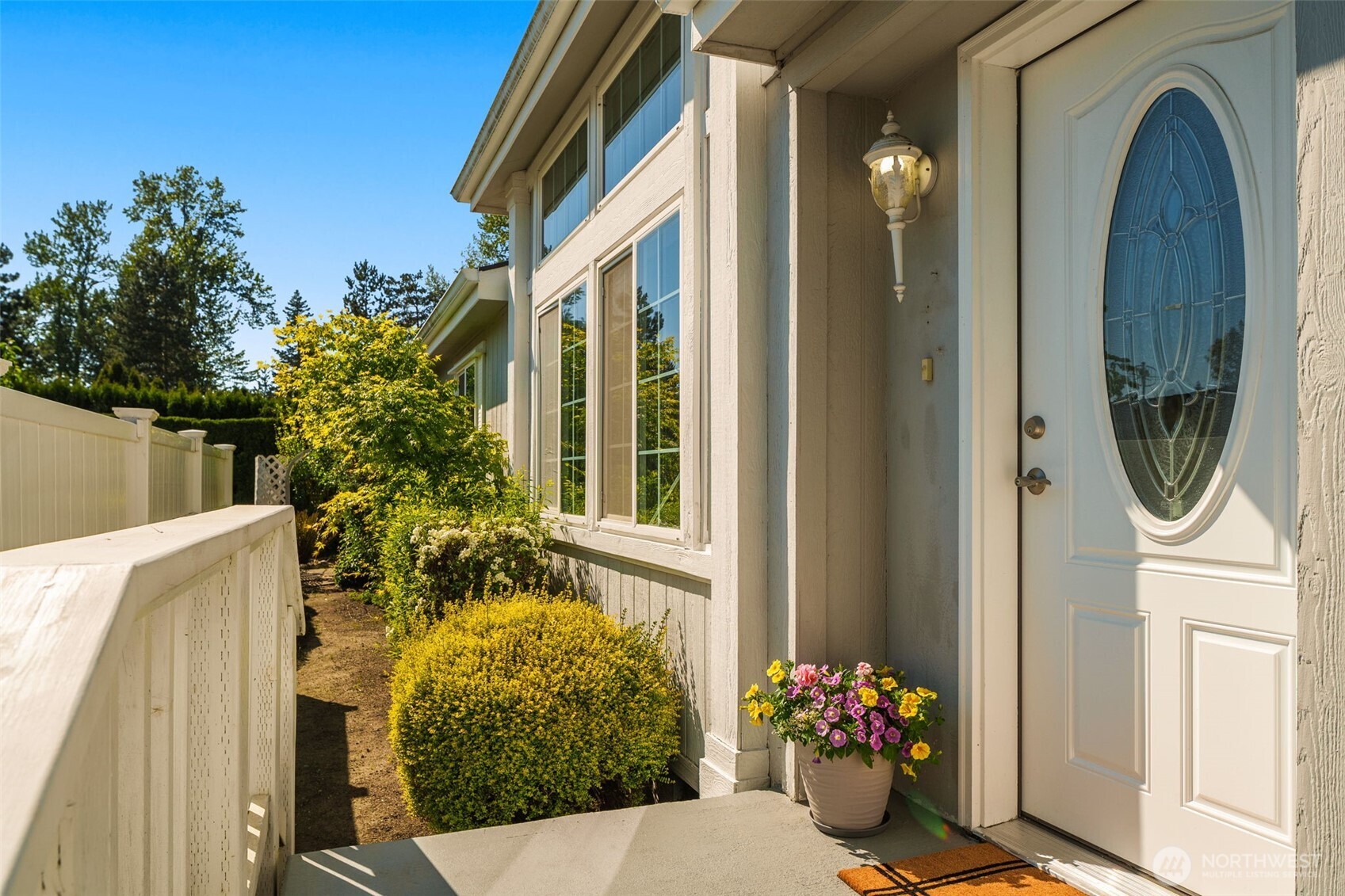 23606 Lake Dr W, Bothell, WA 98021