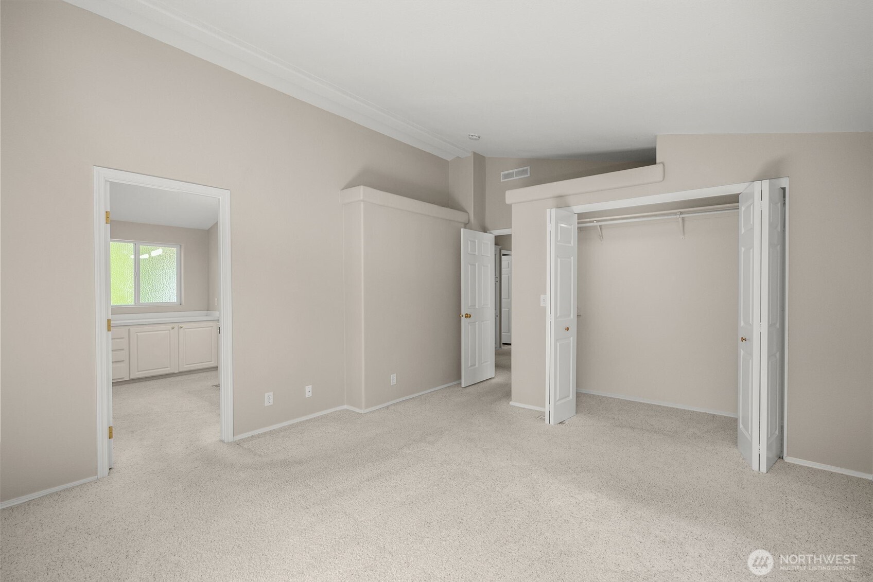 23606 Lake Dr W, Bothell, WA 98021
