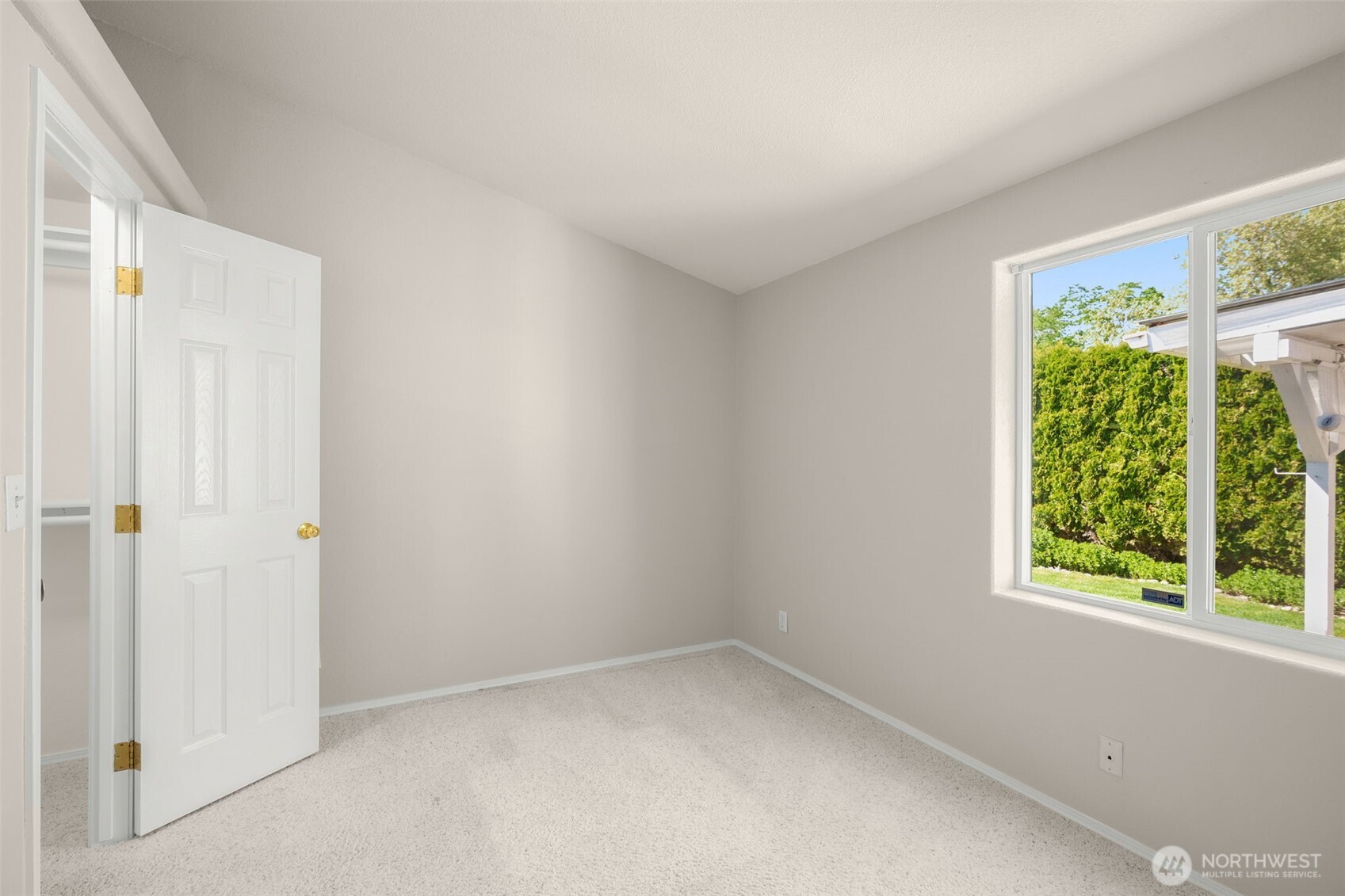 23606 Lake Dr W, Bothell, WA 98021