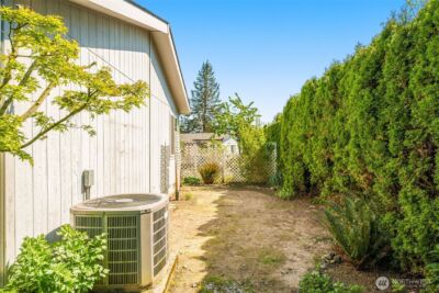 23606 Lake Dr W, Bothell, WA 98021 - Photo 25
