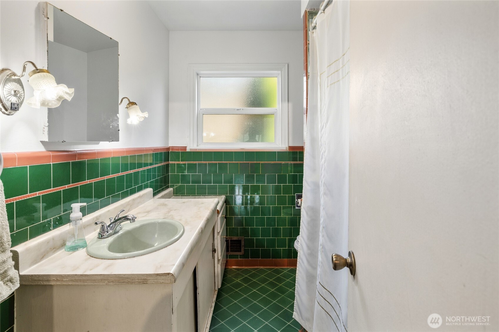 9334 E B Street , Tacoma, WA 98445