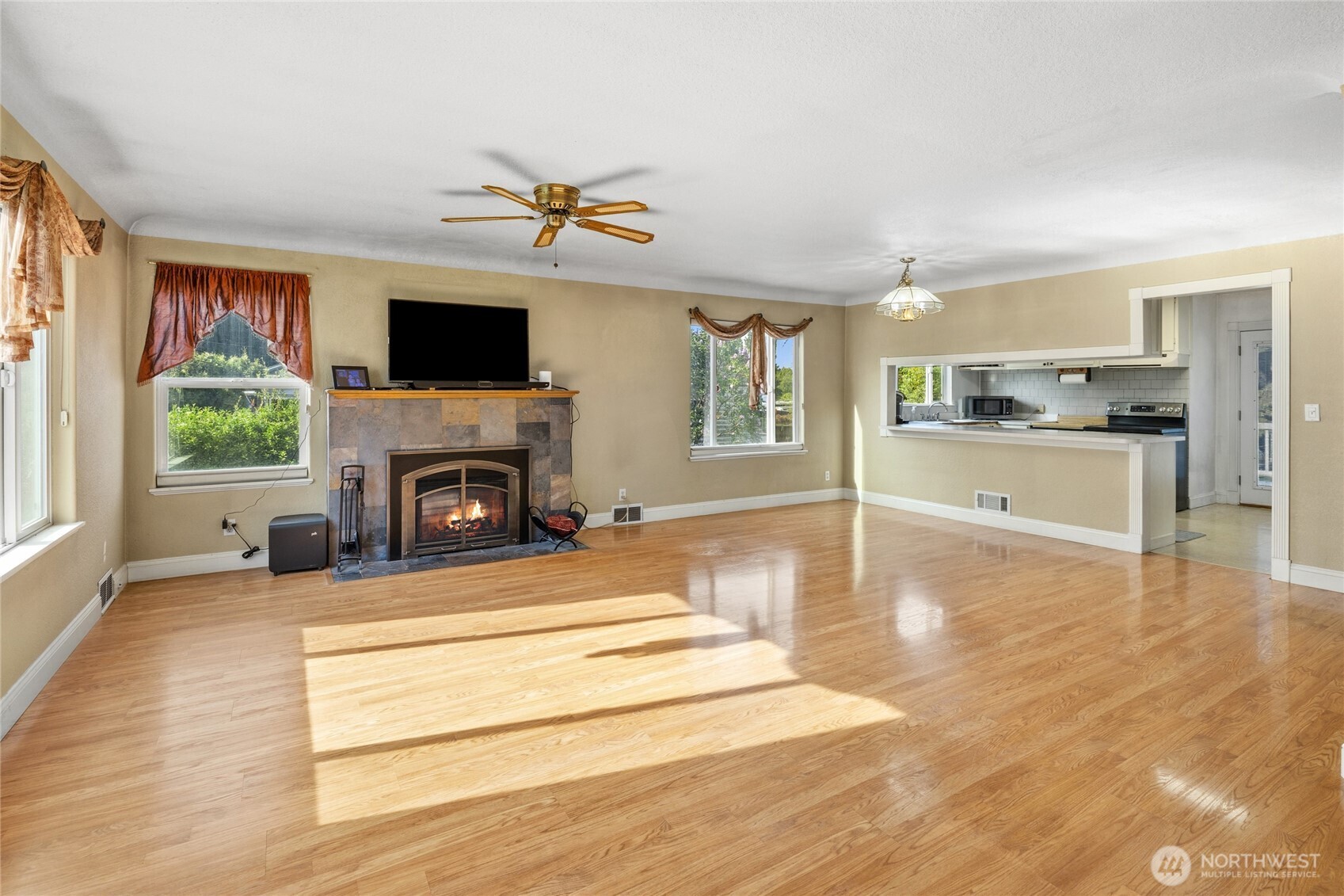 9334 E B Street , Tacoma, WA 98445