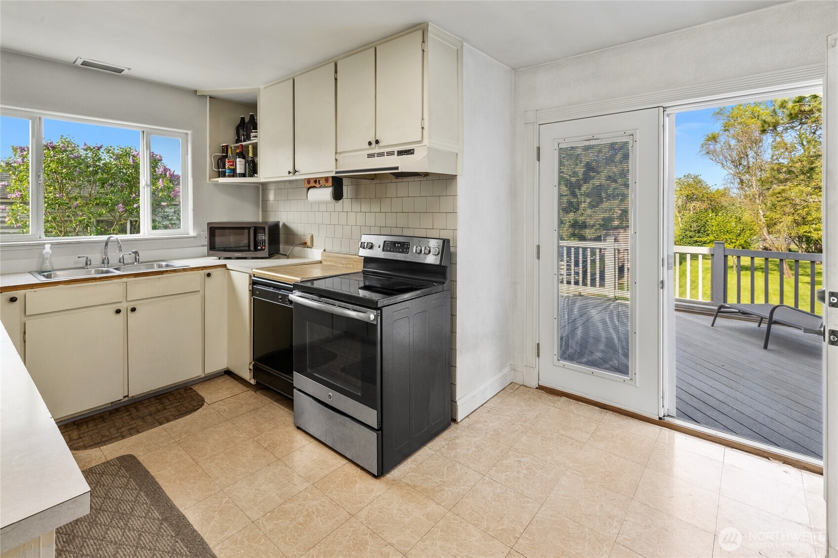 9334 E B Street , Tacoma, WA 98445