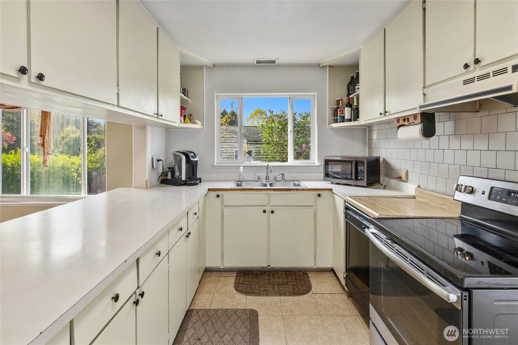 9334 E B Street , Tacoma, WA 98445