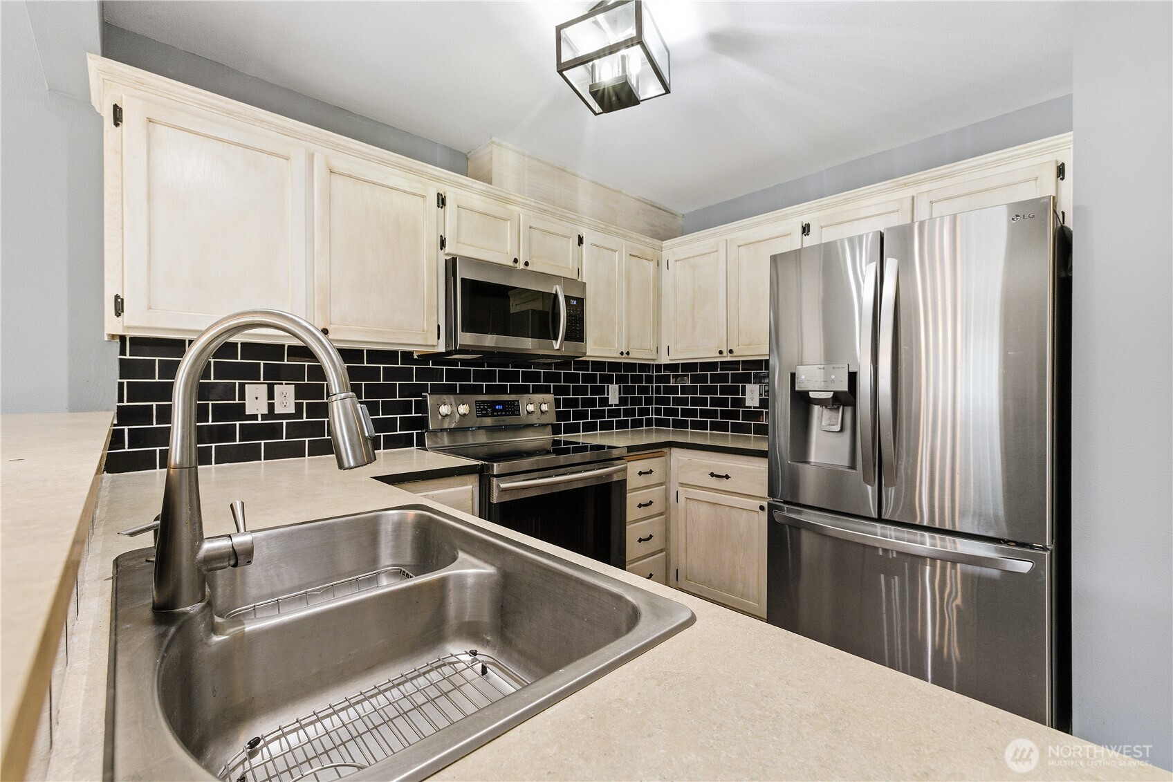 1670 SW Mulberry Street #B201, Oak Harbor, WA 98277