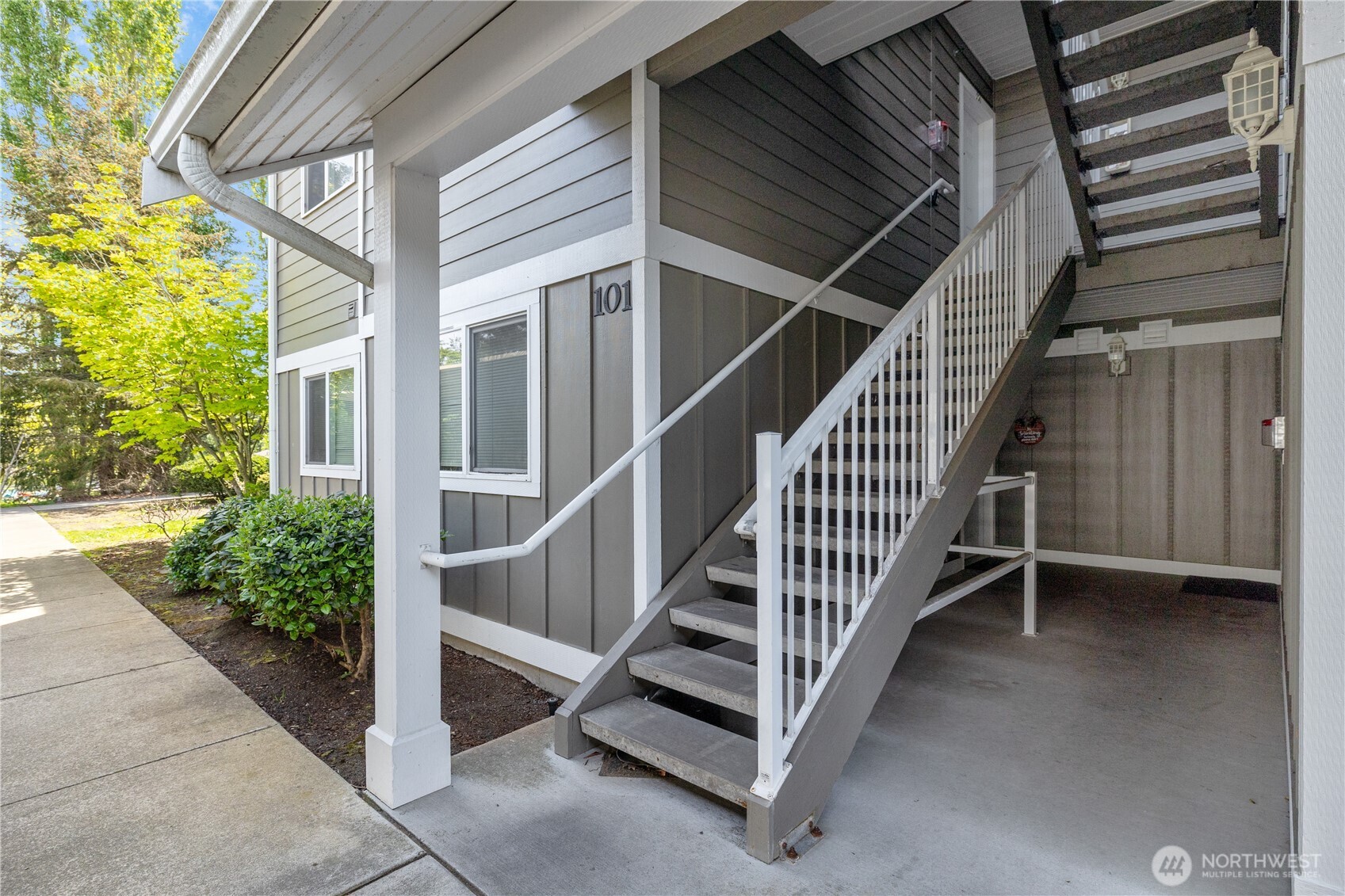 1670 SW Mulberry Street #B201, Oak Harbor, WA 98277