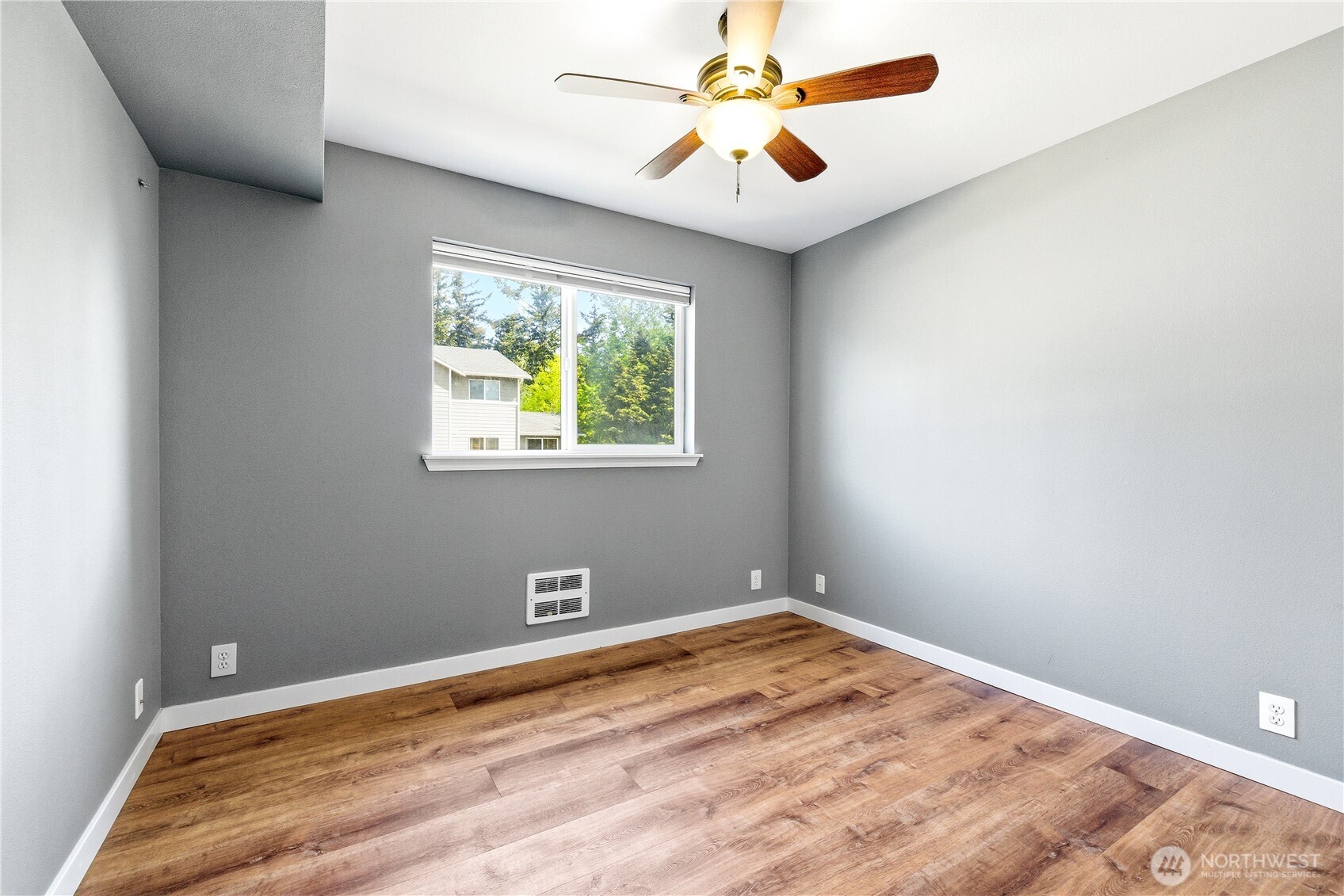 1670 SW Mulberry Street #B201, Oak Harbor, WA 98277