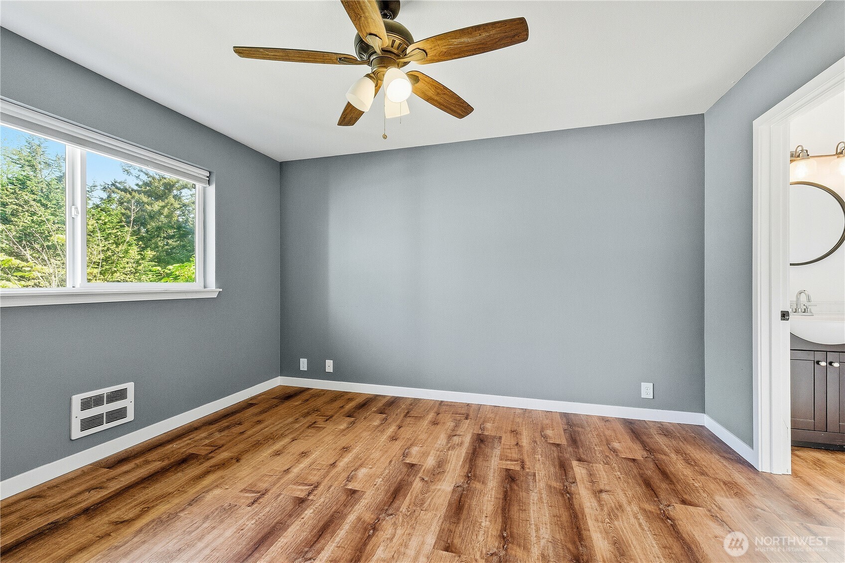 1670 SW Mulberry Street #B201, Oak Harbor, WA 98277
