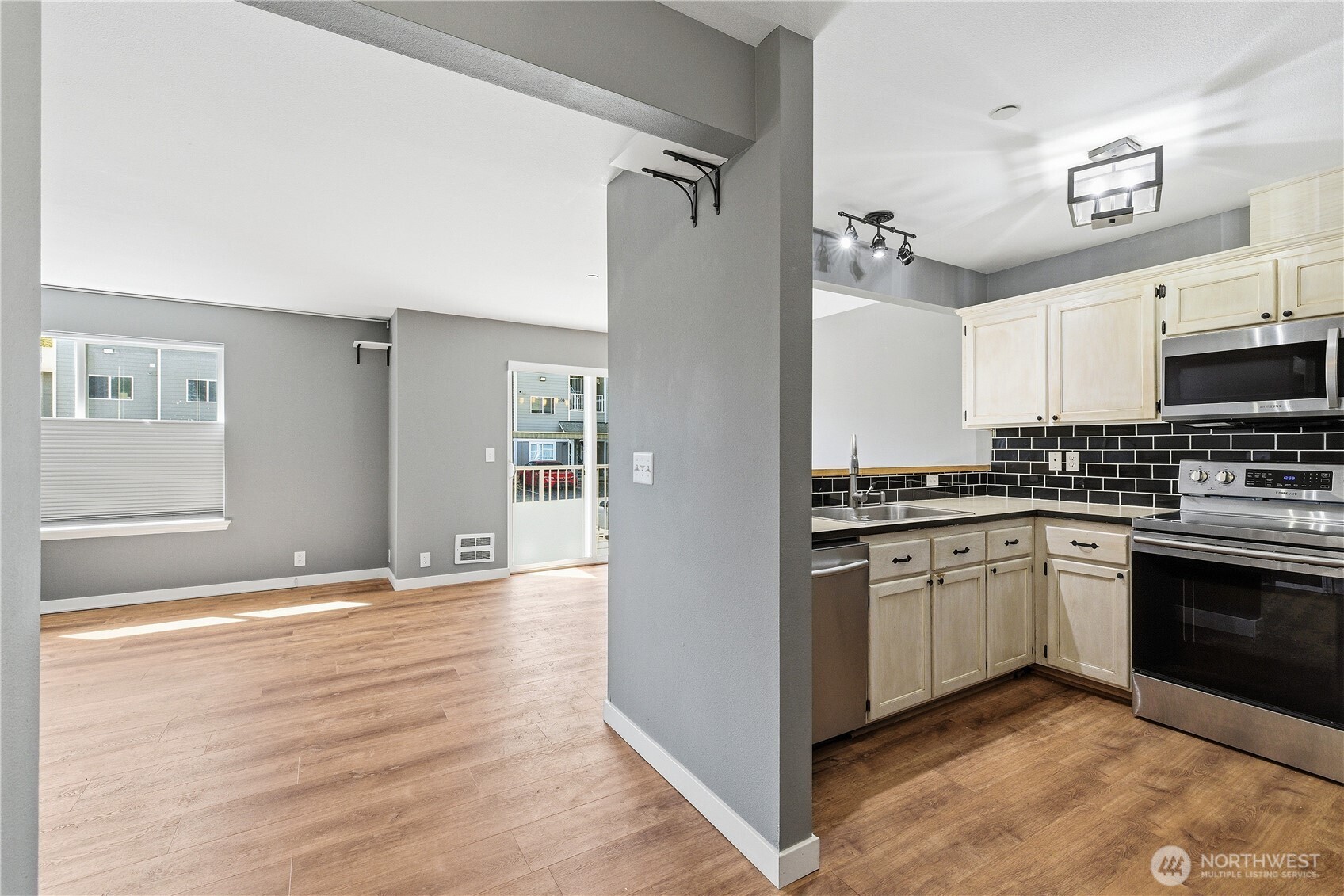 1670 SW Mulberry Street #B201, Oak Harbor, WA 98277