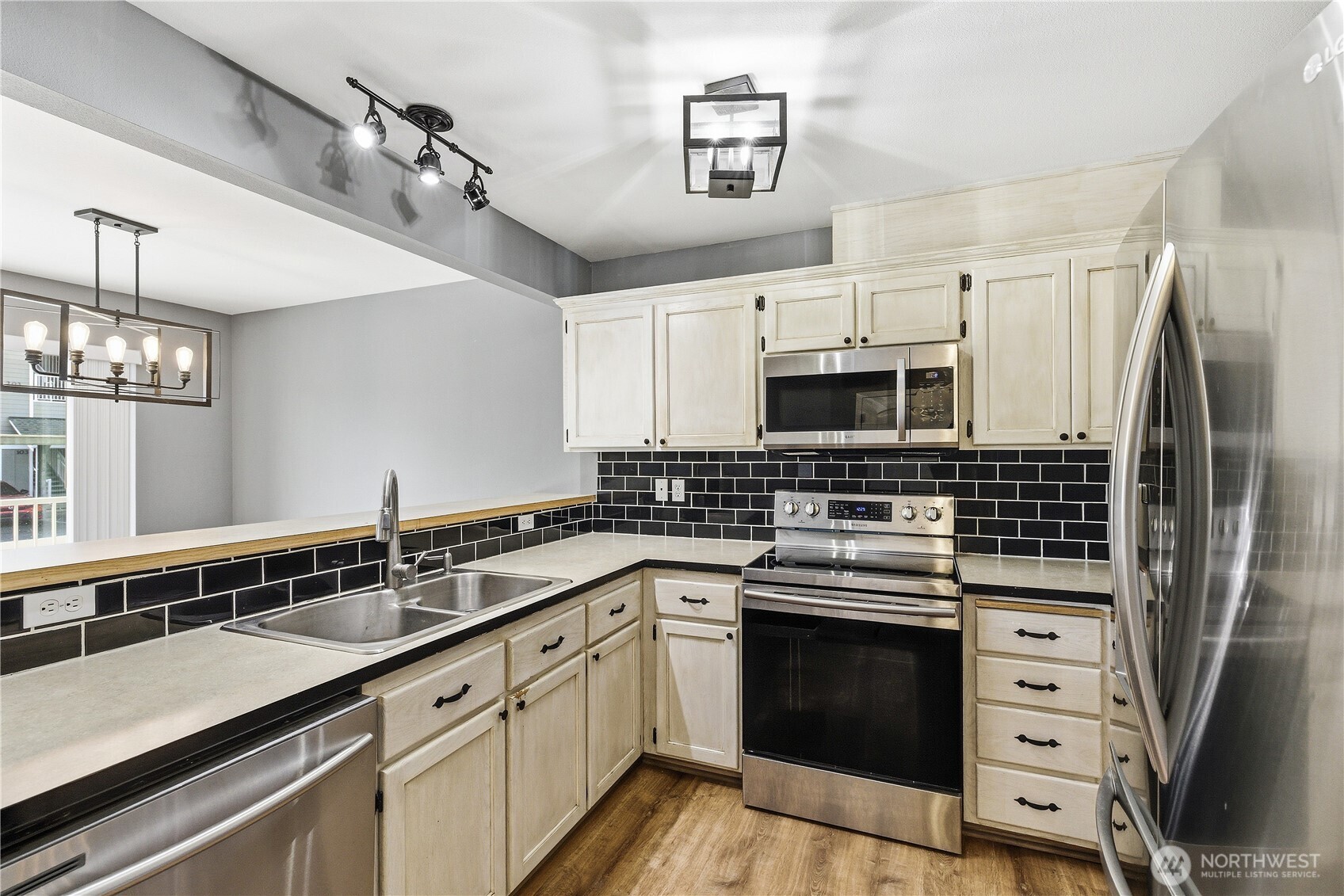 1670 SW Mulberry Street #B201, Oak Harbor, WA 98277