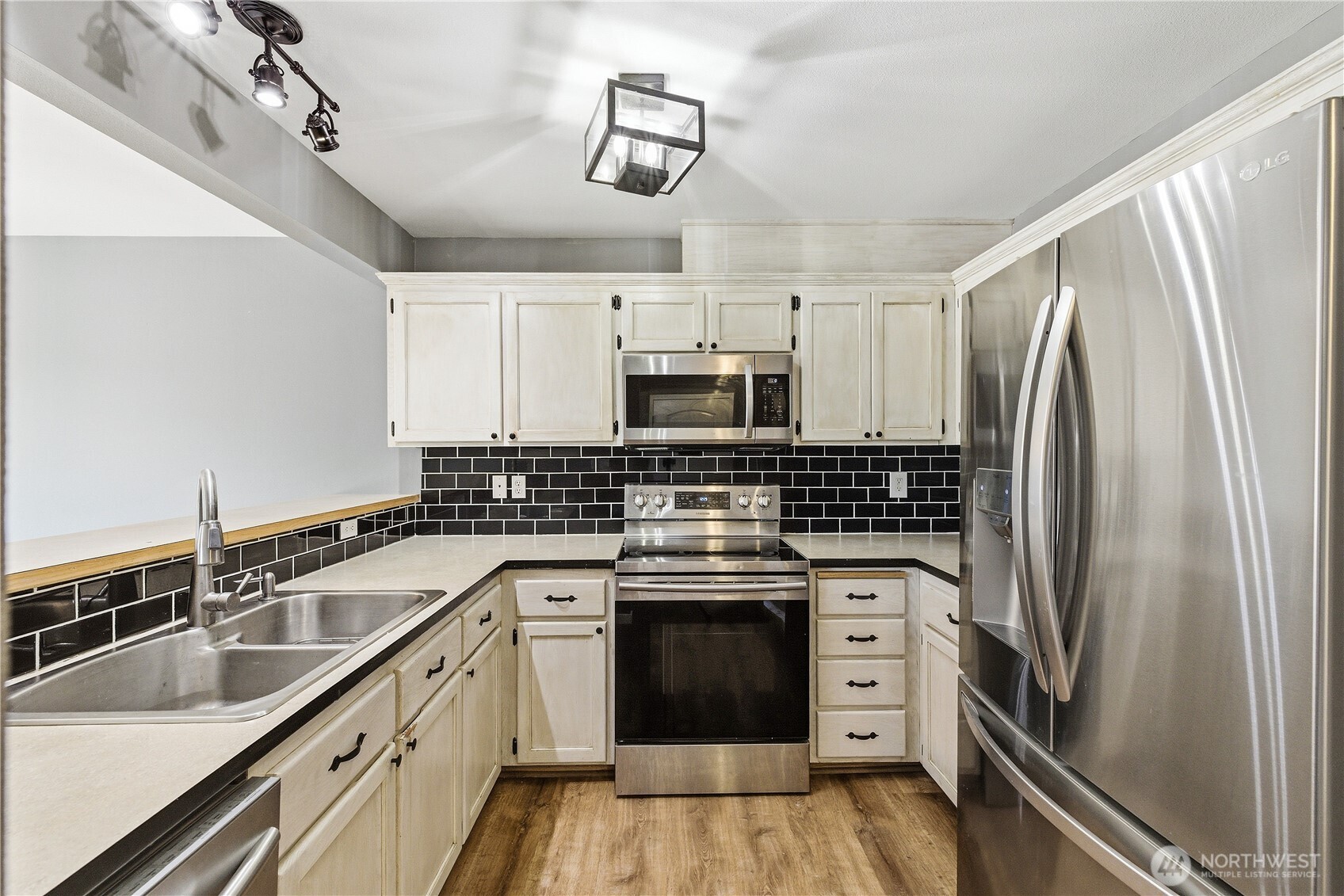 1670 SW Mulberry Street #B201, Oak Harbor, WA 98277