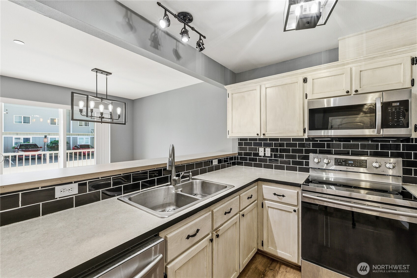 1670 SW Mulberry Street #B201, Oak Harbor, WA 98277