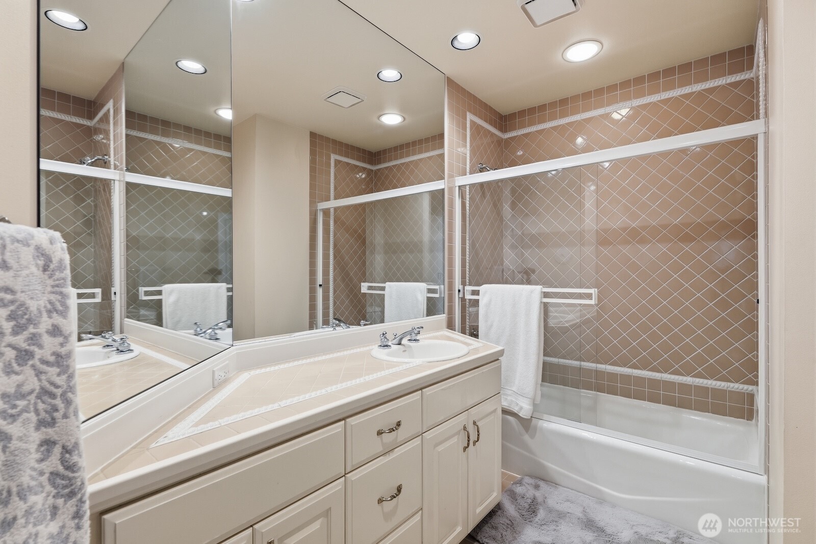 19925 NE 129th Street , Woodinville, WA 98077-7693