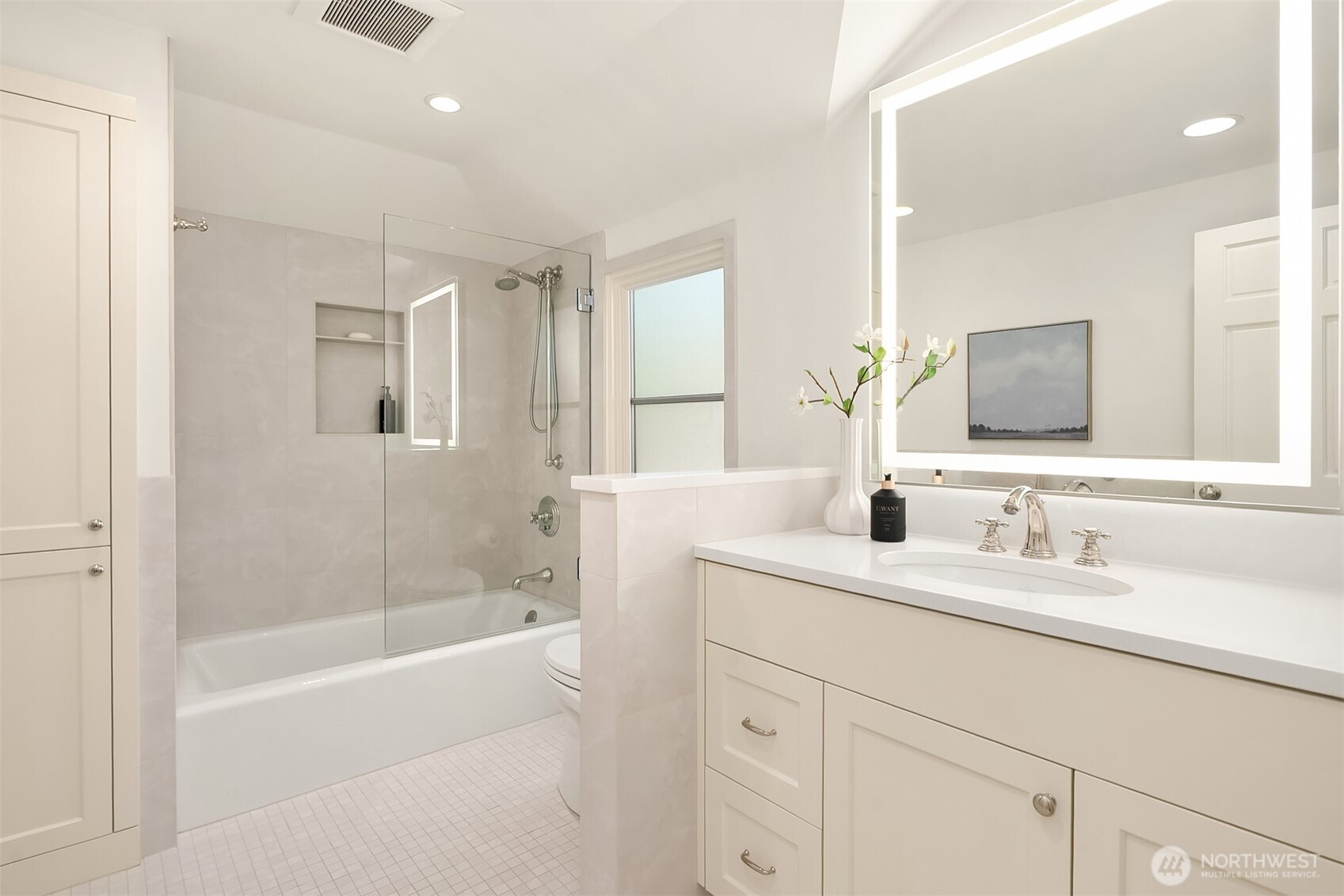 453 McGilvra Boulevard E, Seattle, WA 98112