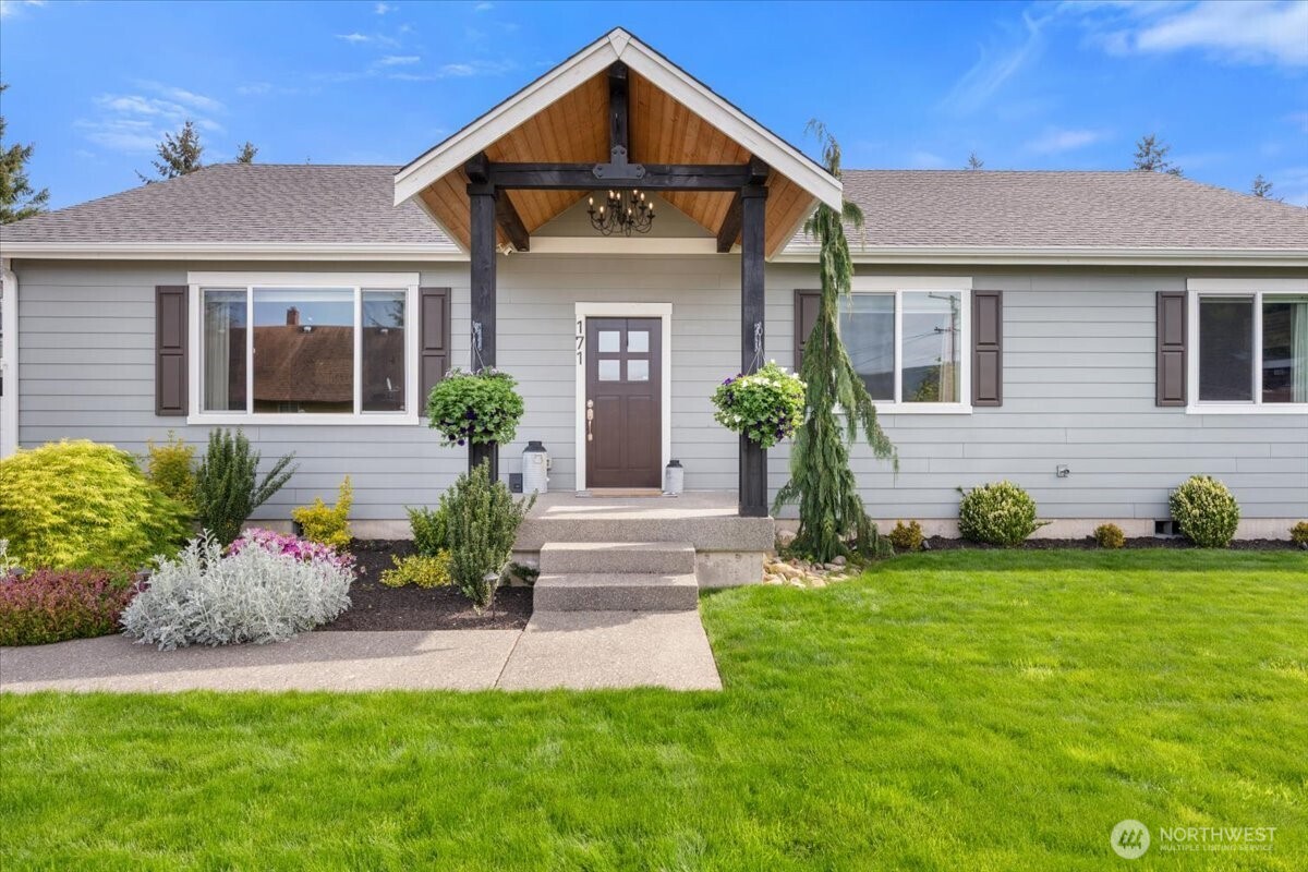 171 9th St NW , Carbonado, WA 98323