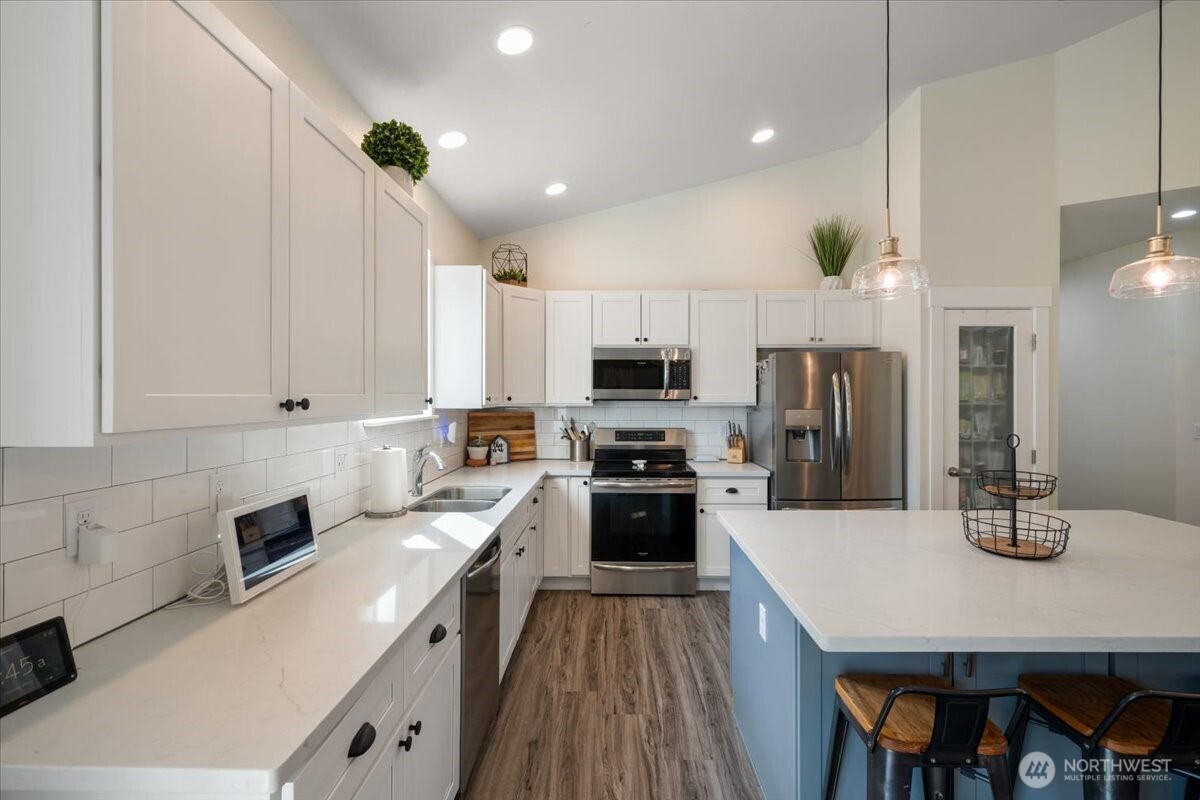 171 9th St NW , Carbonado, WA 98323