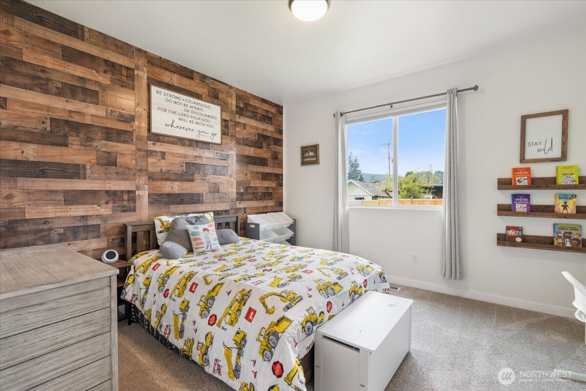 171 9th St NW , Carbonado, WA 98323