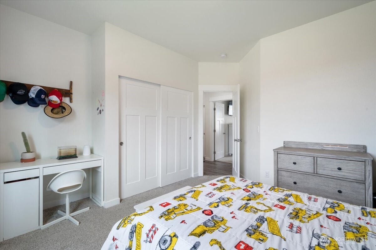 171 9th St NW , Carbonado, WA 98323