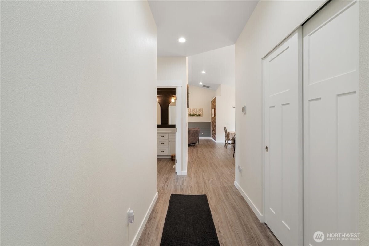 171 9th St NW , Carbonado, WA 98323