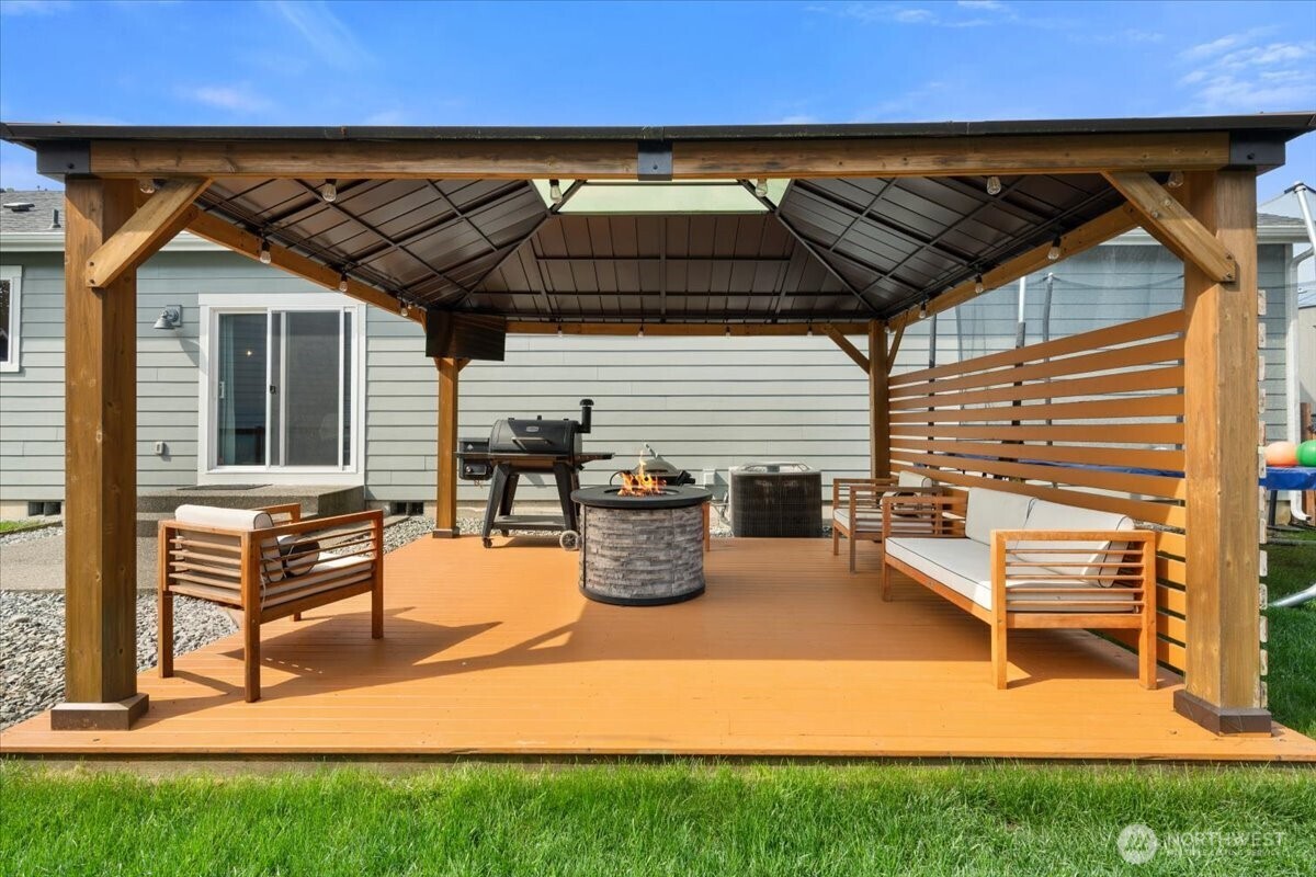 171 9th St NW , Carbonado, WA 98323
