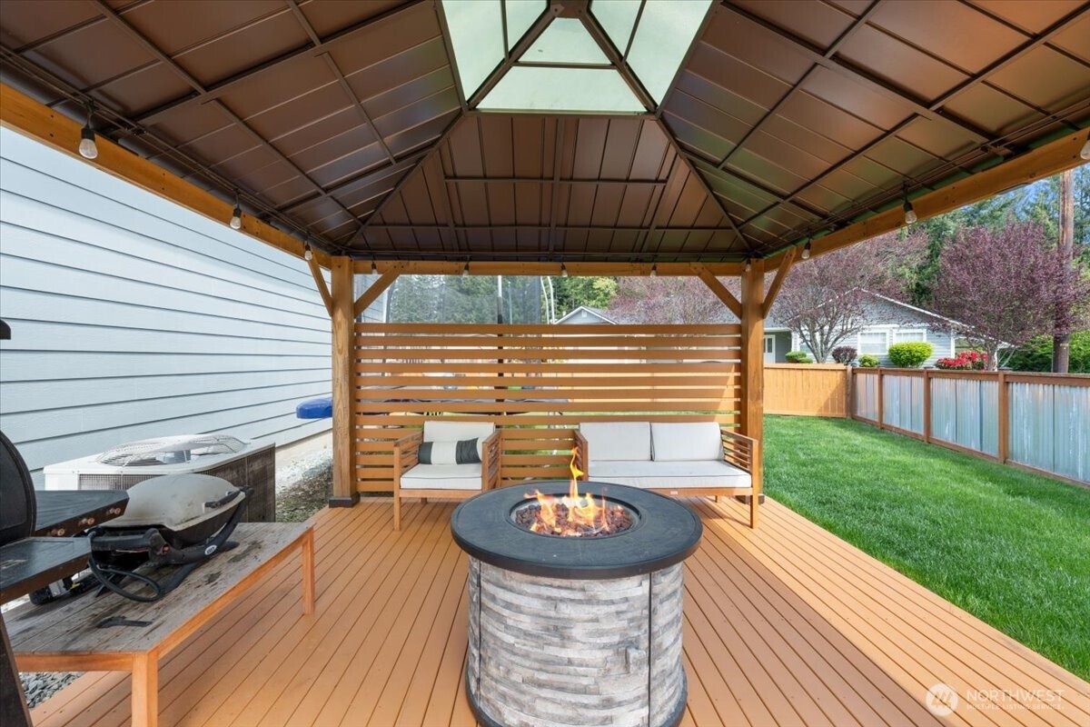 171 9th St NW , Carbonado, WA 98323