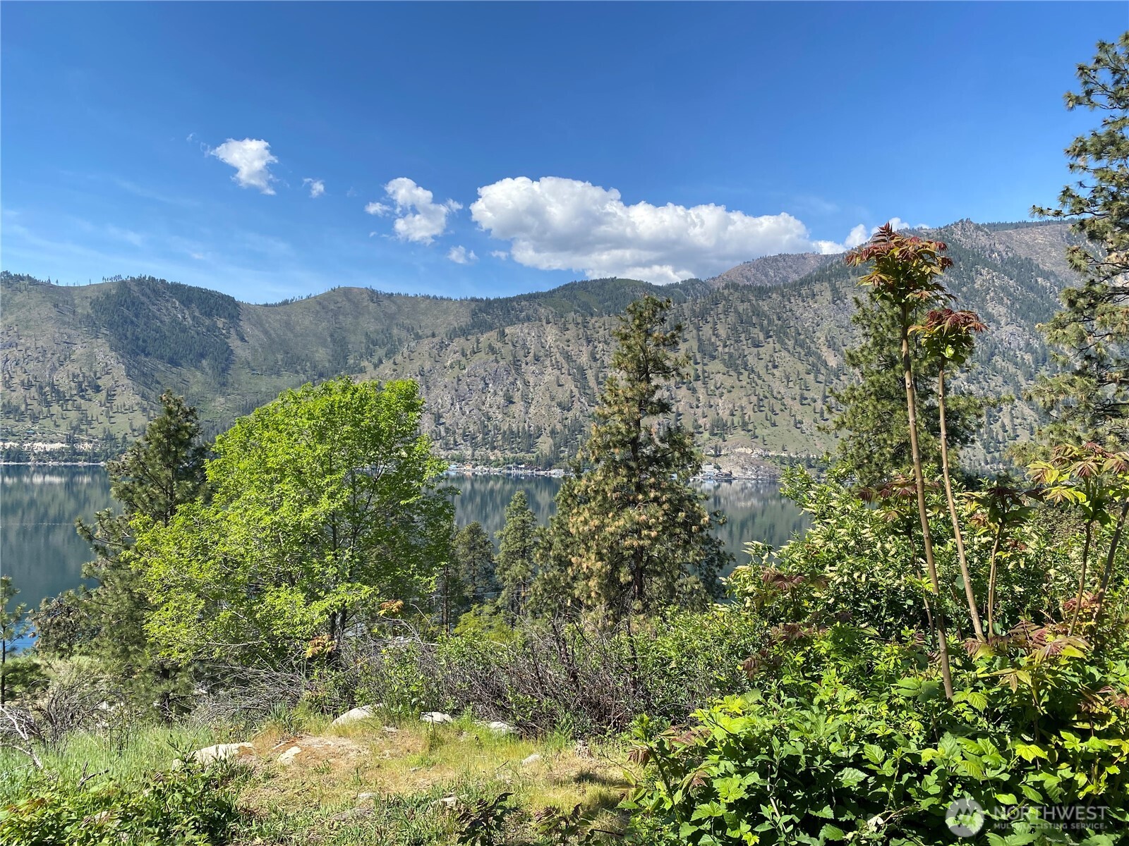 553 Summit Boulevard , Manson, WA 98831