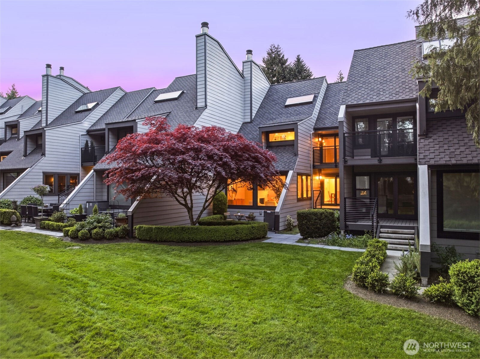10327 NE 19th Place , Bellevue, WA 98004