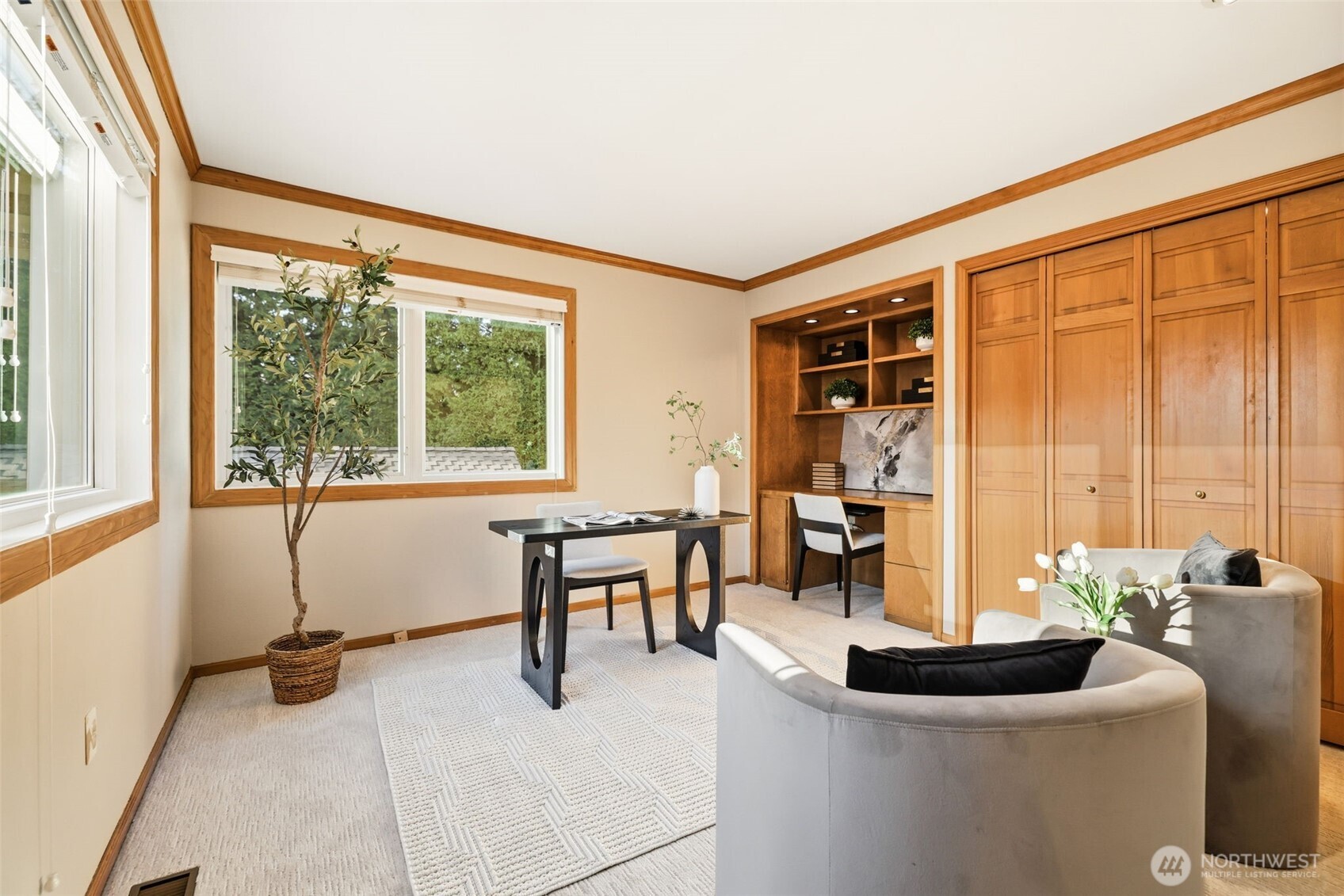 10327 NE 19th Place , Bellevue, WA 98004